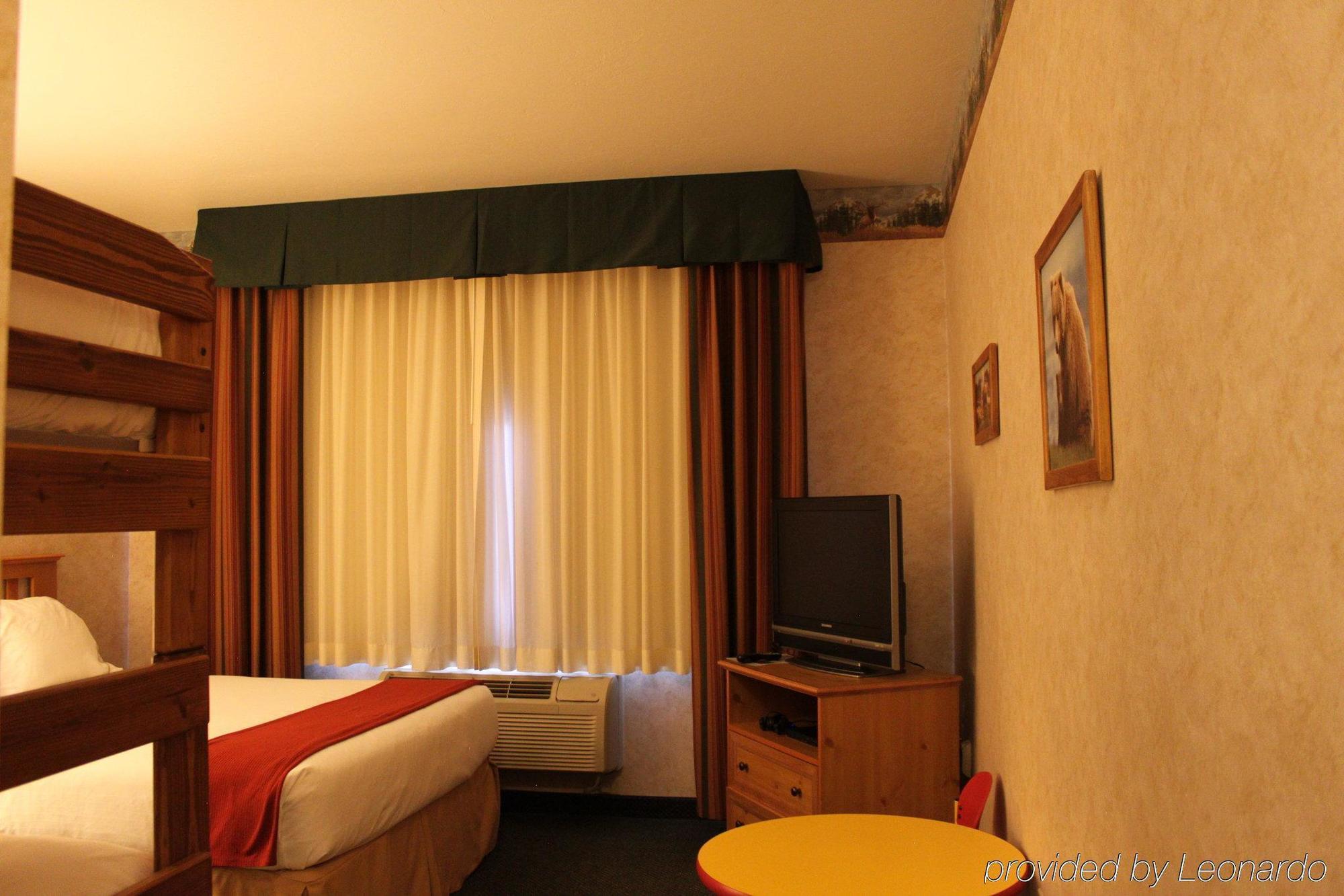 Holiday Inn Express Hotel & Suites Raton By Ihg Exterior foto