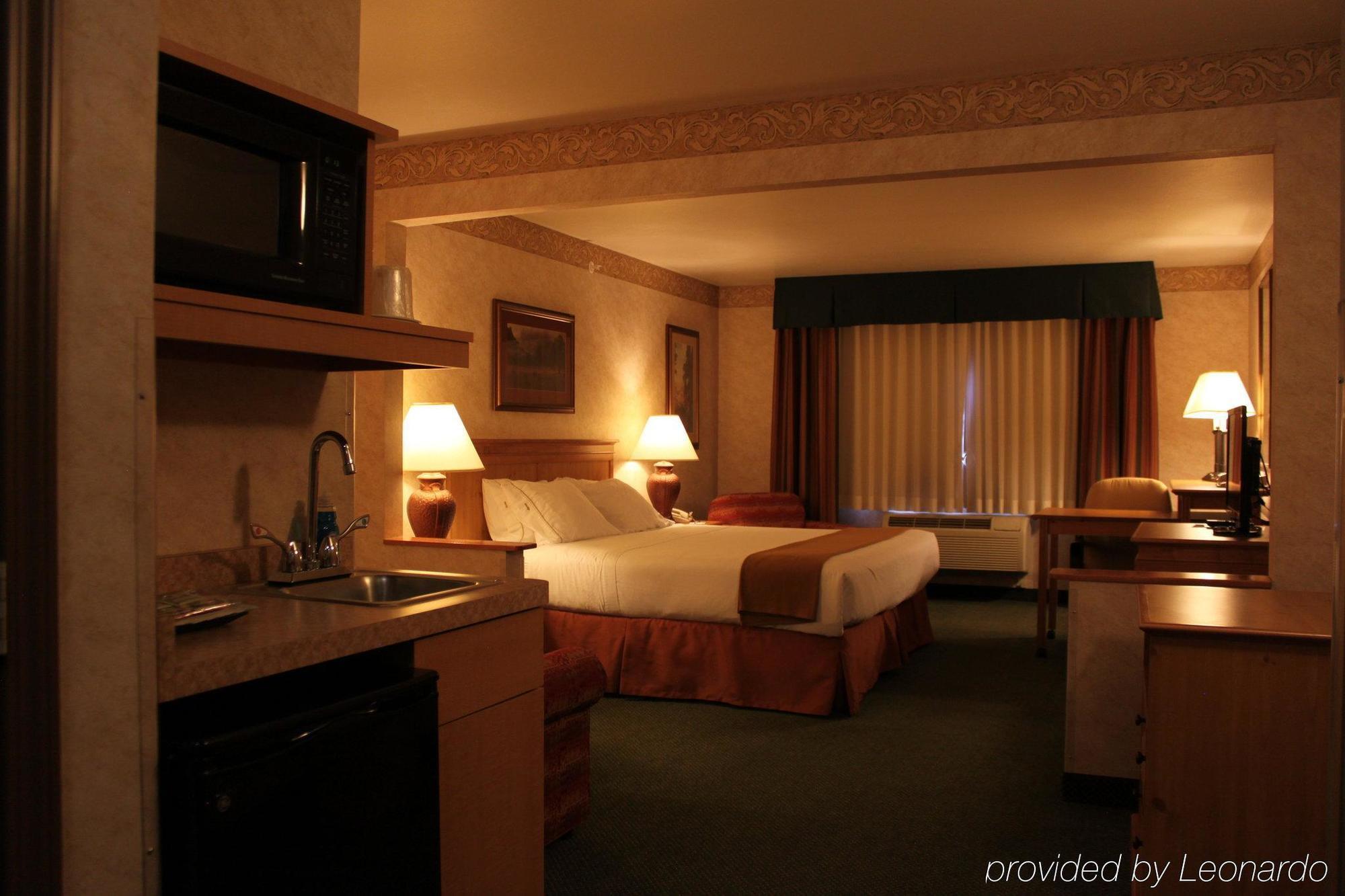 Holiday Inn Express Hotel & Suites Raton By Ihg Exterior foto